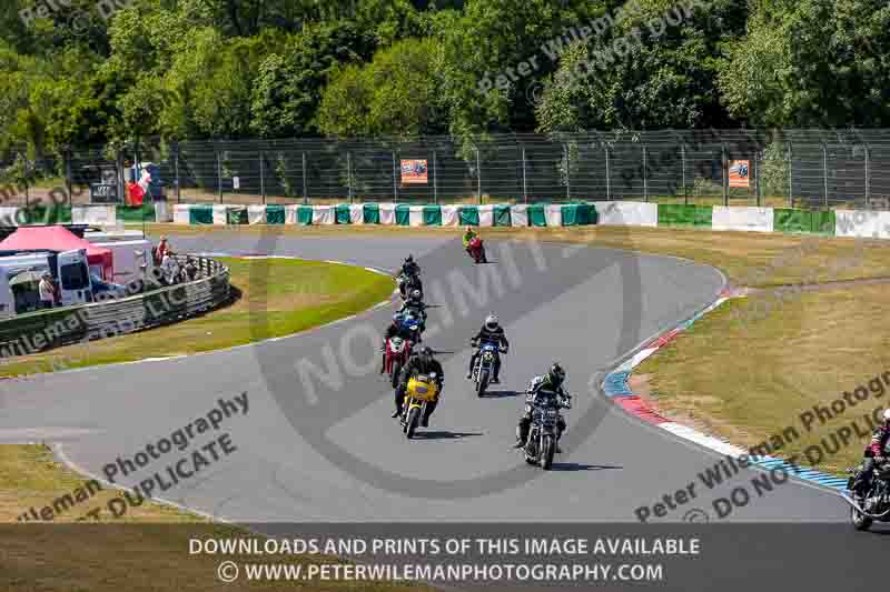 Vintage motorcycle club;eventdigitalimages;mallory park;mallory park trackday photographs;no limits trackdays;peter wileman photography;trackday digital images;trackday photos;vmcc festival 1000 bikes photographs